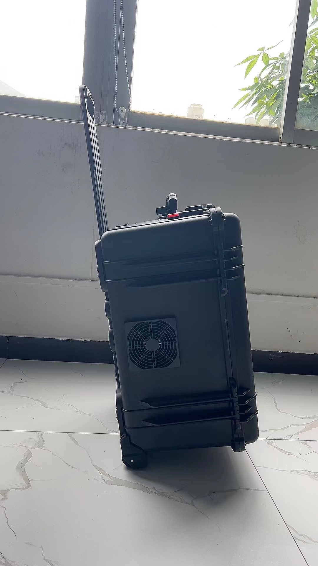 新民手拉箱型移动通信干扰器